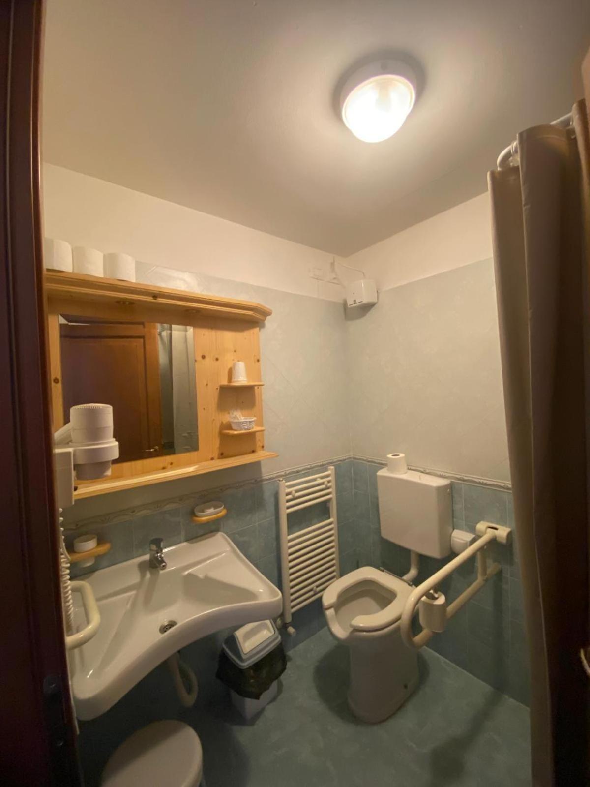 Hotel Aplis Ovaro Ngoại thất bức ảnh