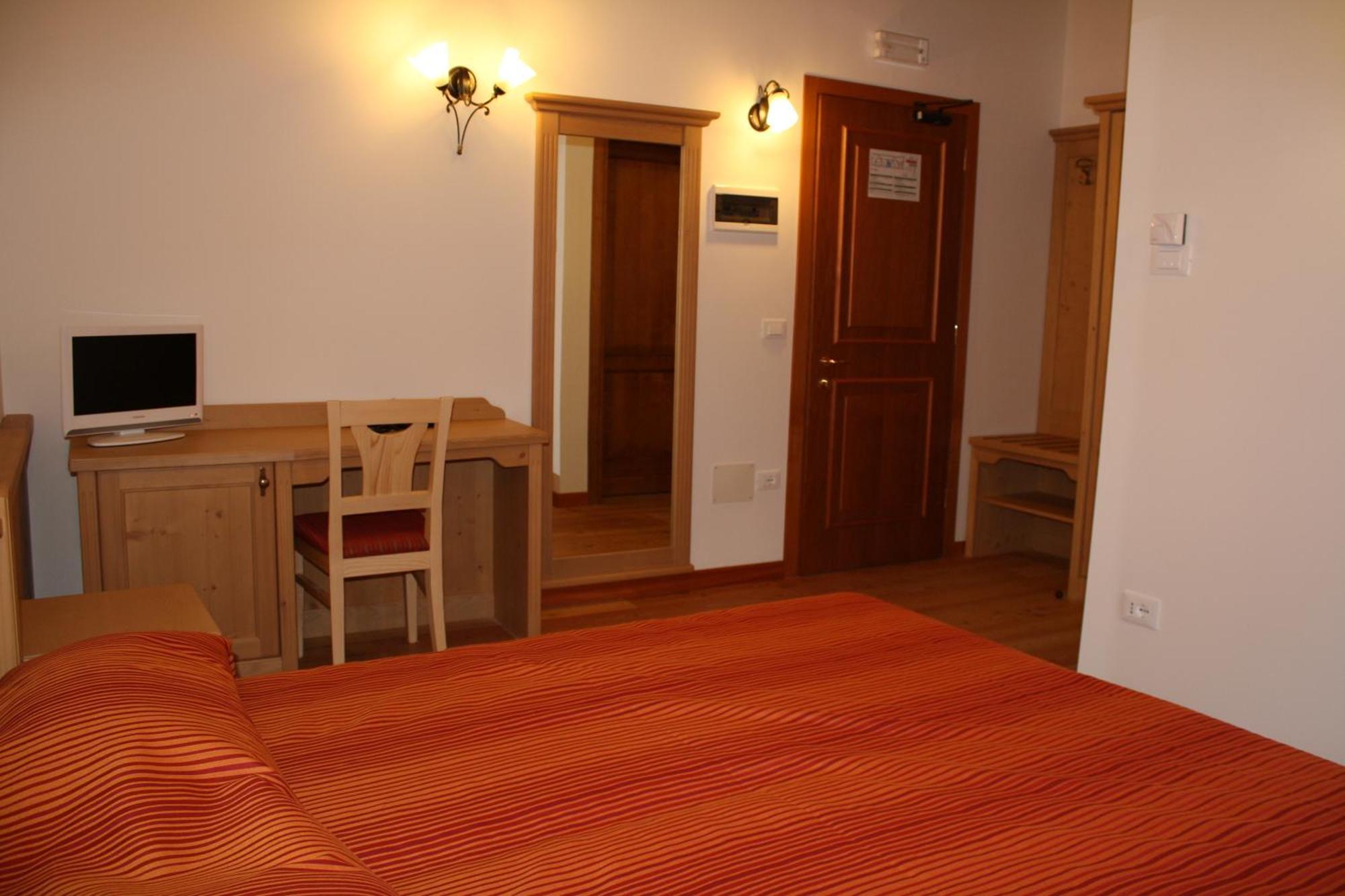 Hotel Aplis Ovaro Phòng bức ảnh