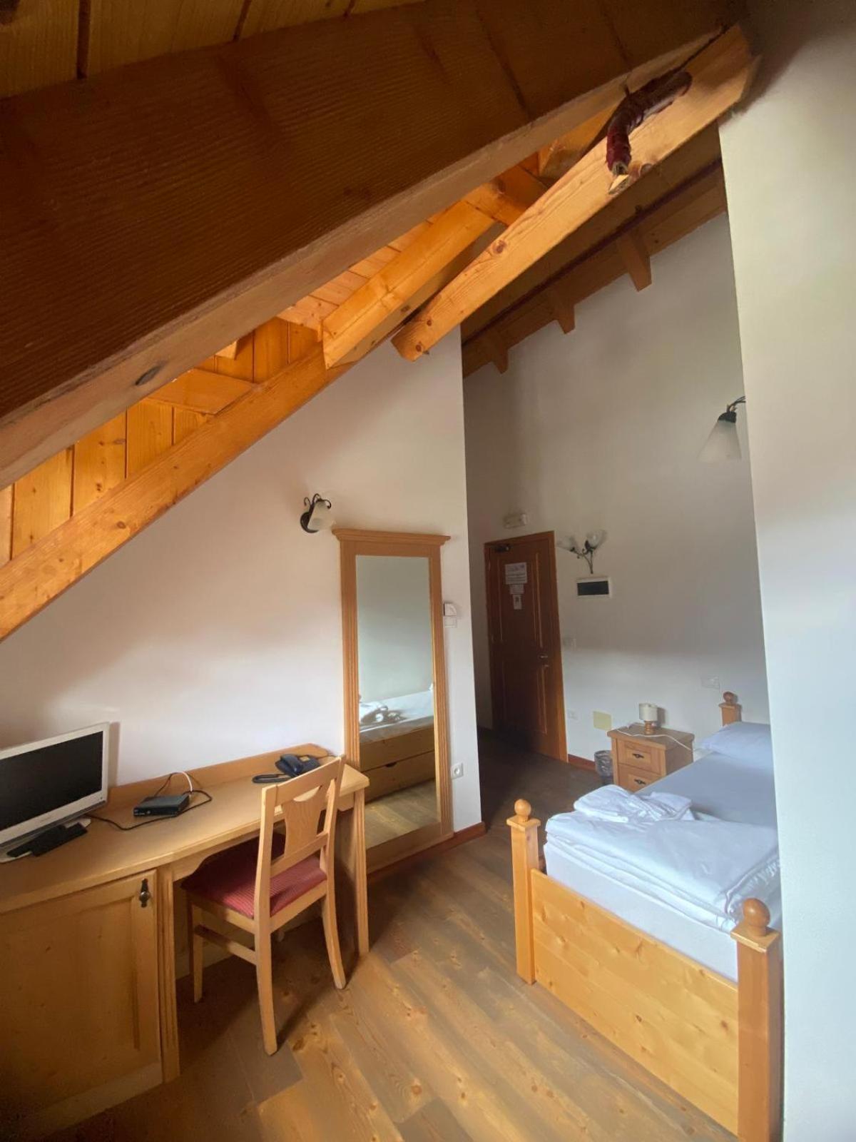 Hotel Aplis Ovaro Ngoại thất bức ảnh